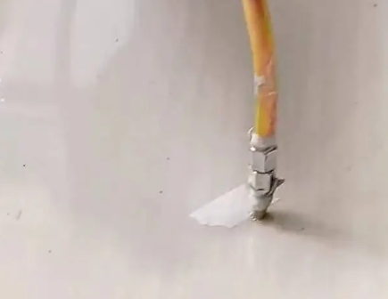 墨江瓷砖空鼓维修公司专业解答在瓷砖铺贴过程中，如果使用的砂料过粗（如全部使用了粗砂），可能会导致以下问题