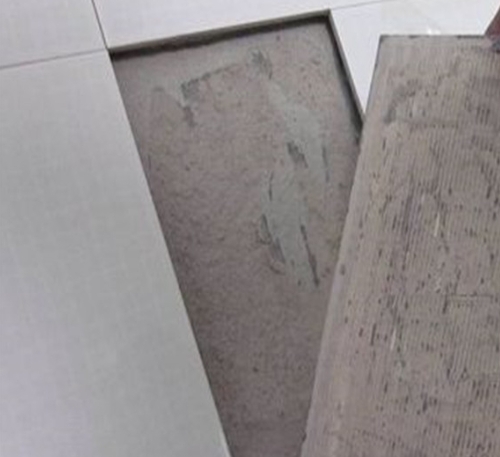 墨江瓷砖空鼓维修公司分享瓷砖铺贴时如果打浆（即涂抹在瓷砖背面和基层上的砂浆或瓷砖胶）过少，会带来以下问题